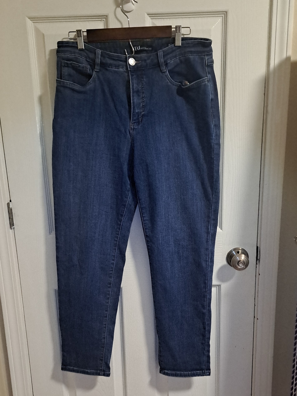 Suzanne Mid-Rise Straight Leg Jeans in Dark Blue